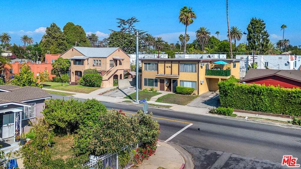 Los Angeles, California, United States 4 - 19090010