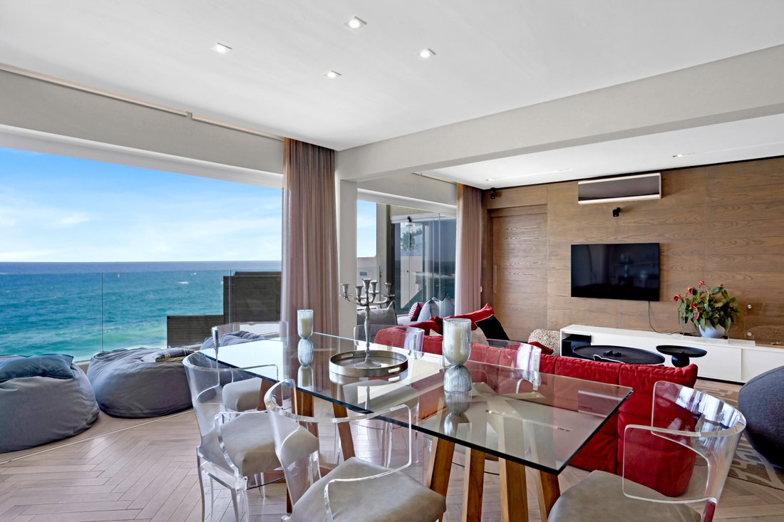 Apartment in Clifton, Atlantic Seaboard, Cape Town 3 - 19088675