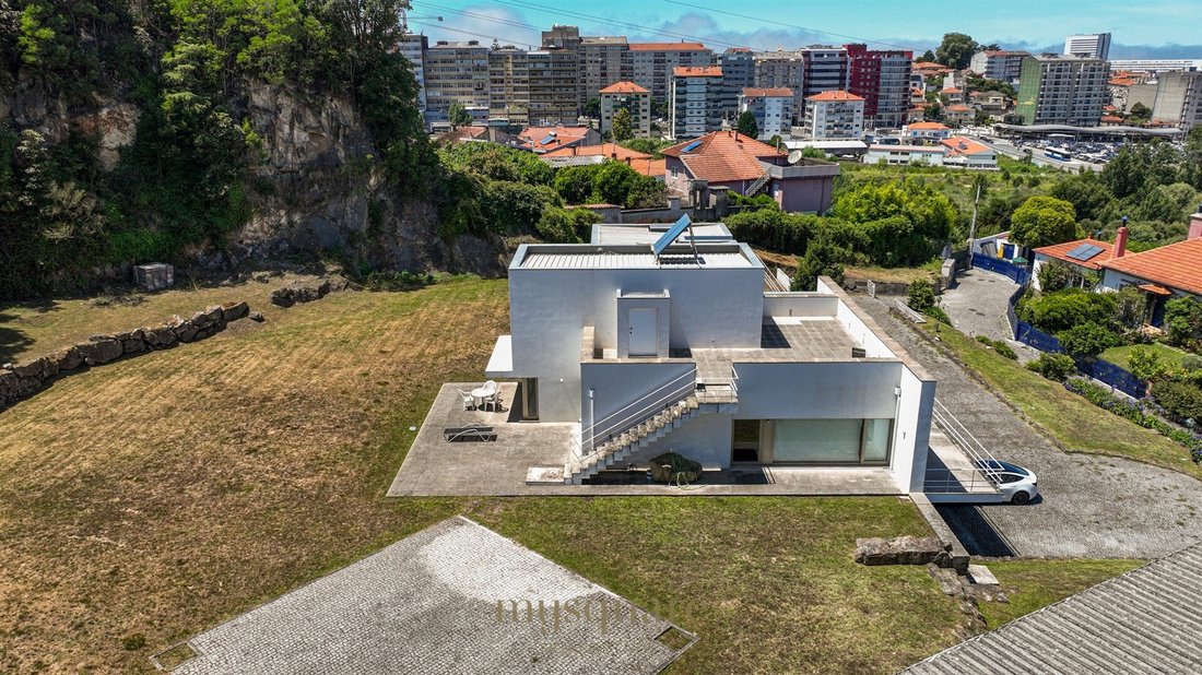Haus in Mafamude und Vilar do Paraiso, Distrikt Porto, Portugal 3 - 19089252