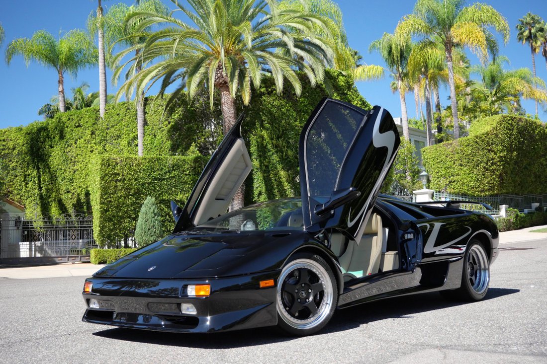 Coupe in West Hollywood, CA, United States 1 - 19089018