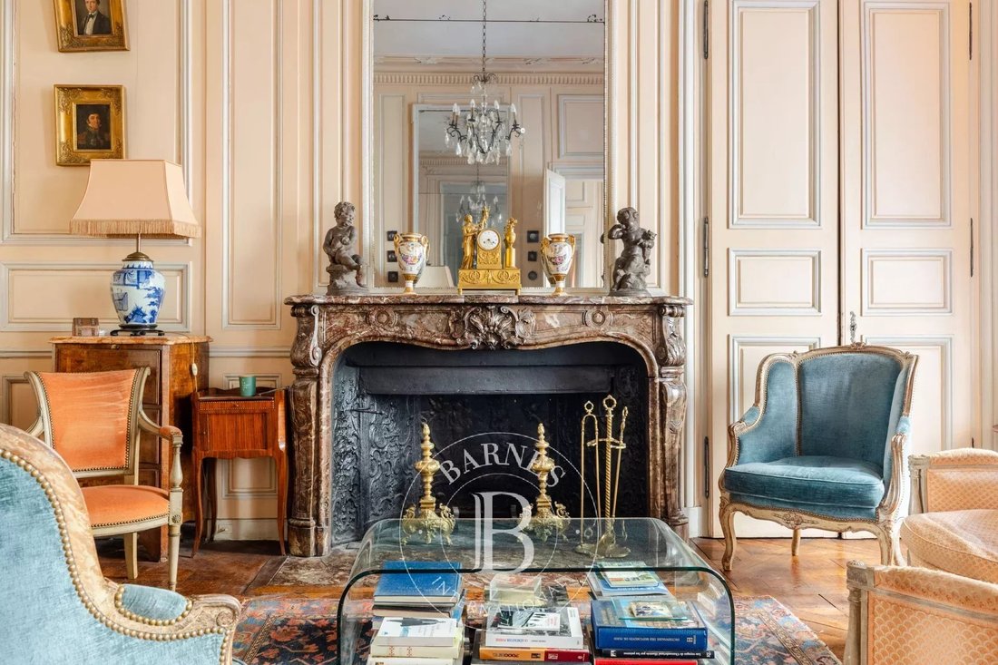 Apartment in Île Saint Louis, Paris 4e Arrondissement, Paris 4 - 19092266