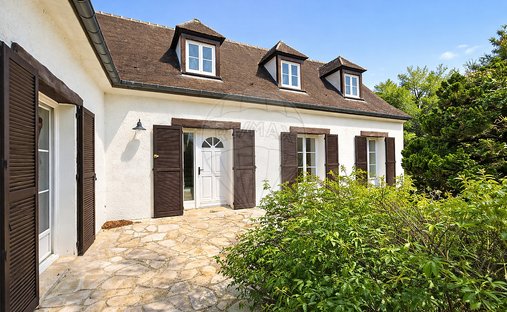 House in Senlis, Hauts-de-France, France 1