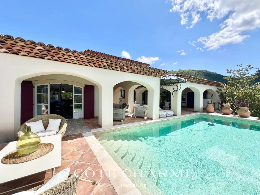 Casa en Méounes-lès-Montrieux, Provenza-Alpes-Costa Azul, Francia 1 - 16296847