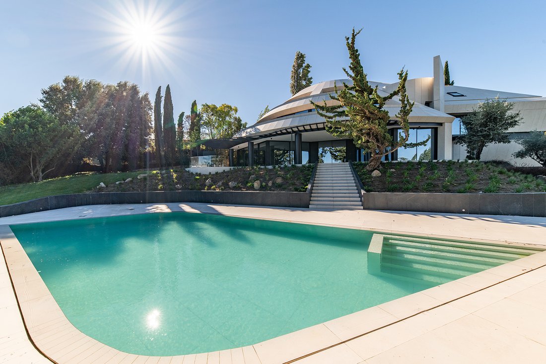 Chalet in La Moraleja, Alcobendas, Autonome Gemeinschaft Madrid 2 - 19093511