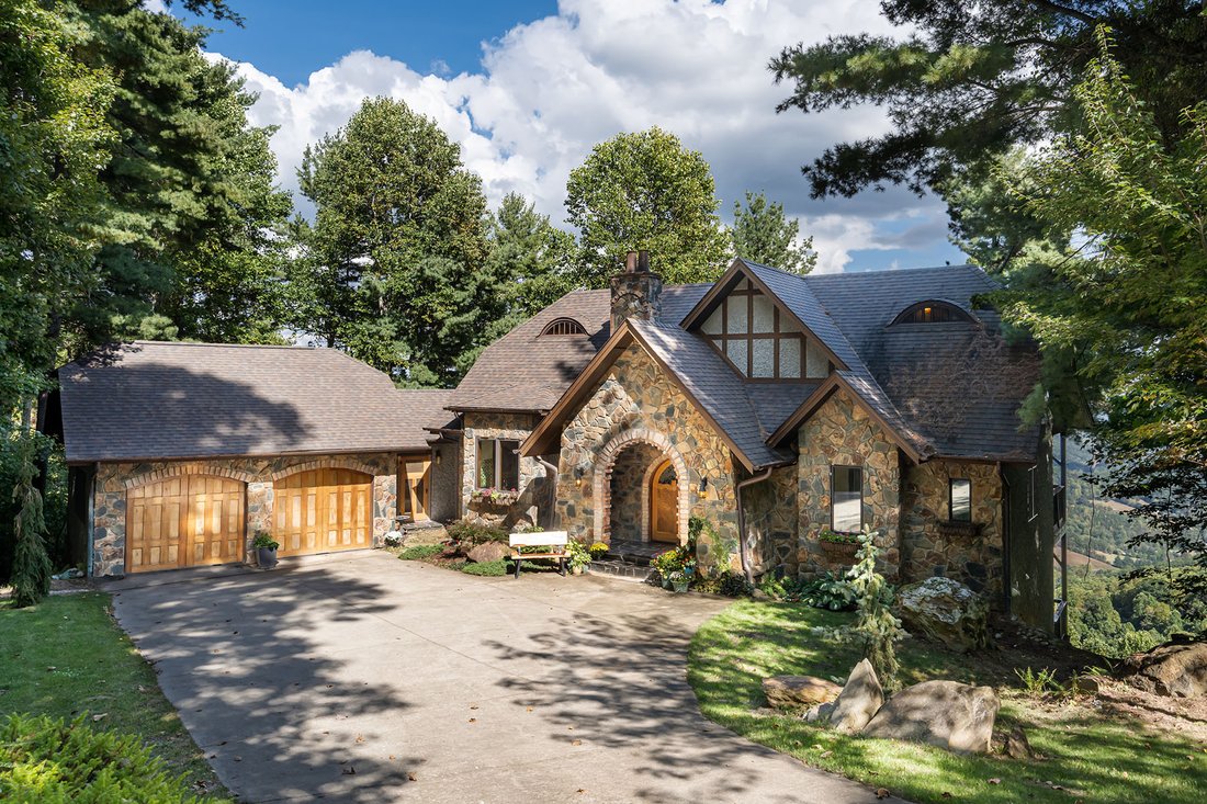Maison à Candler, Caroline du Nord, États-Unis 1 - 19093451