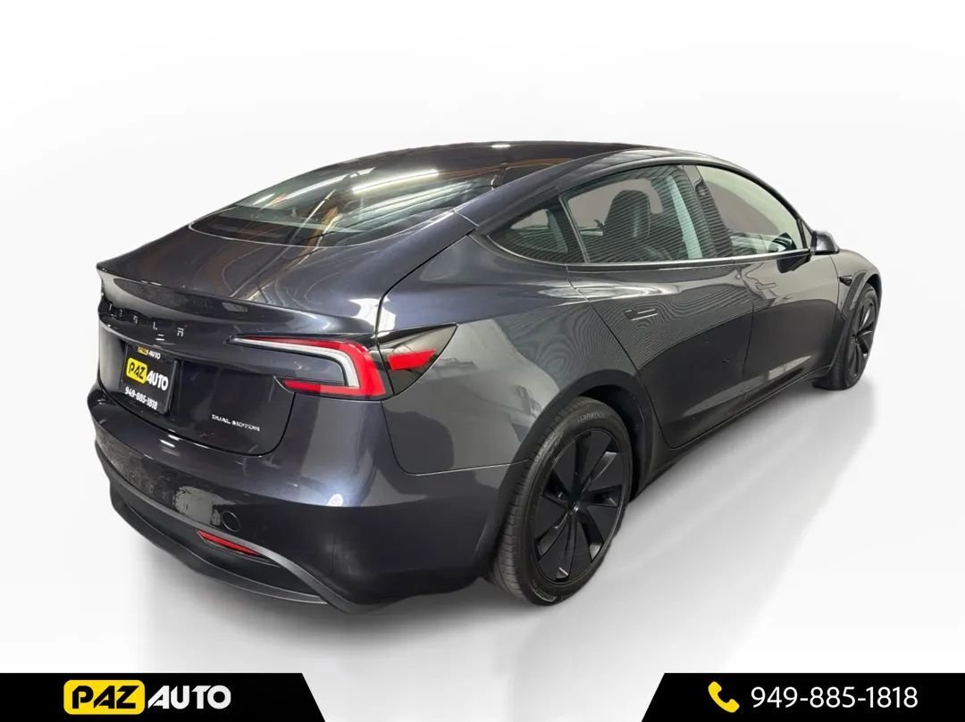 Sedan in Laguna Hills, CA, United States 5 - 19093032