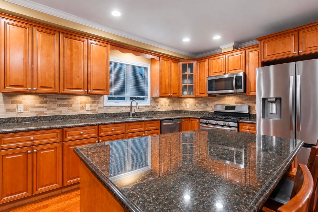 Townhouse in Secaucus, New Jersey, United States 5 - 19093290