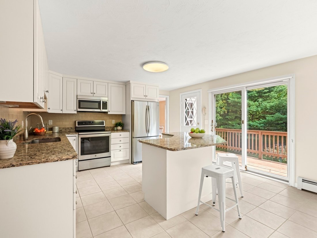 House in Shrewsbury, Massachusetts, United States 4 - 19093291