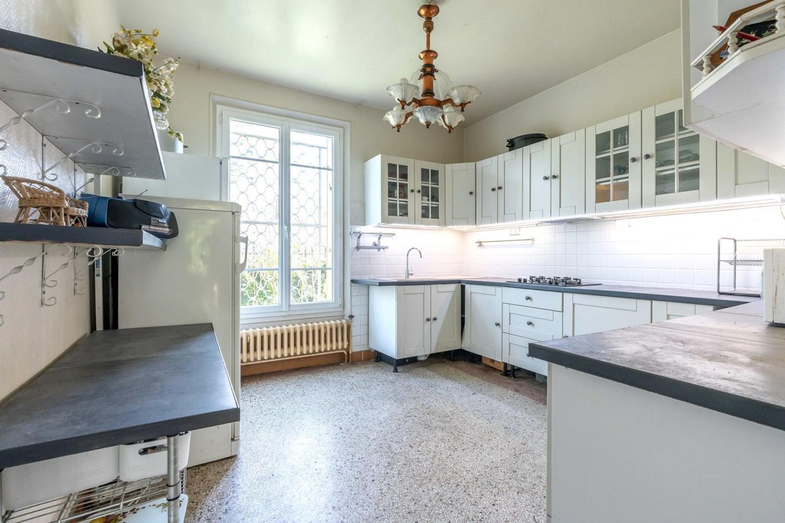House in Fontenay-sous-Bois, Ile-de-France, France 4 - 19093521