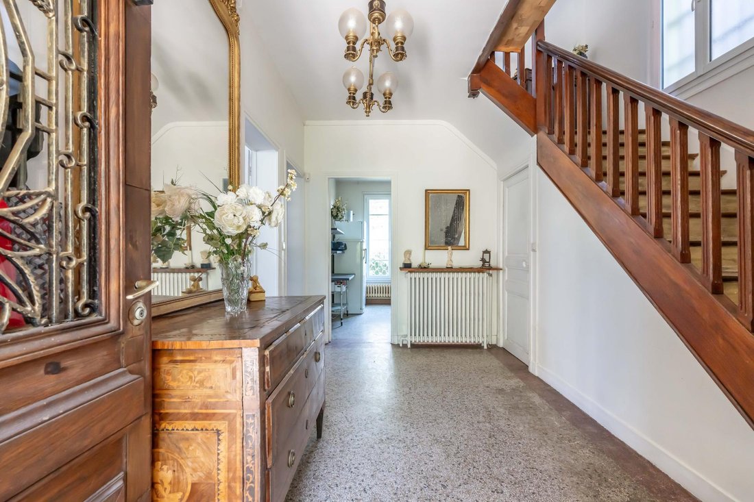 House in Fontenay-sous-Bois, Ile-de-France, France 3 - 19093521