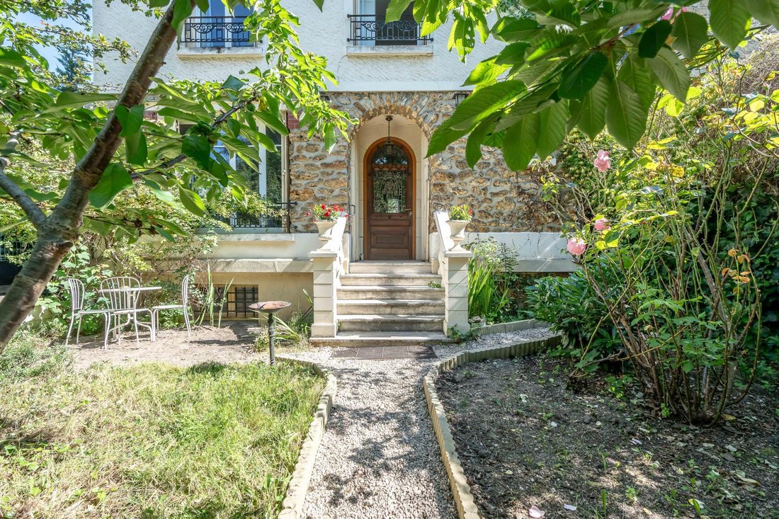 House in Fontenay-sous-Bois, Ile-de-France, France 2 - 19093521