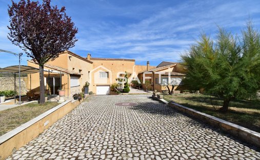 Maison à Châteauneuf-Val-Saint-Donat, Provence-Alpes-Côte d'Azur, France 1