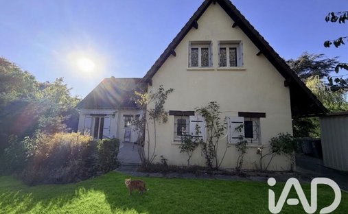 Casa en Nandy, Isla de Francia, Francia 1
