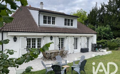 Maison à Bord de Seine, Bougival, France 1