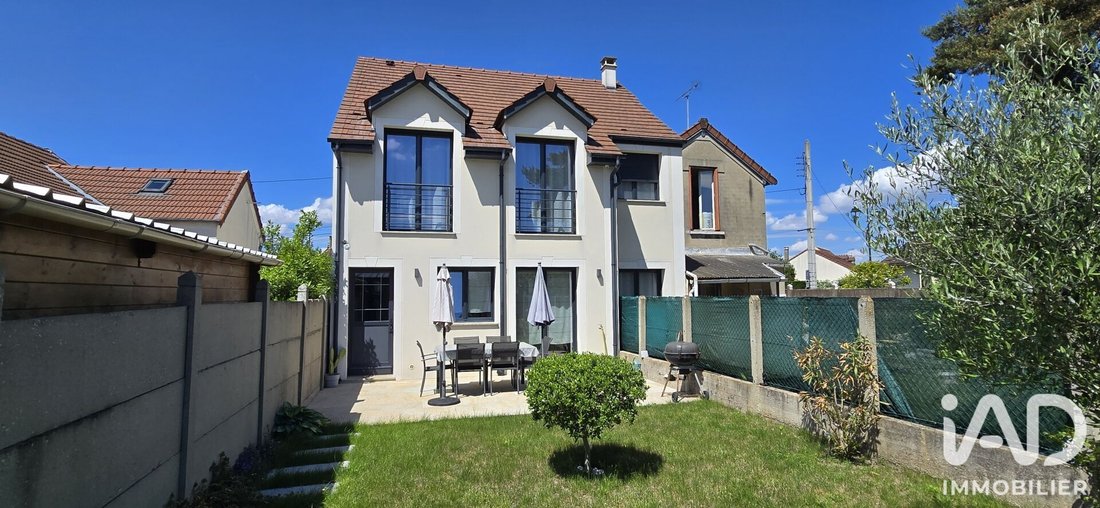 House in La Garenne-Saules-Forêt de Sénart, Montgeron, France 2 - 19093668