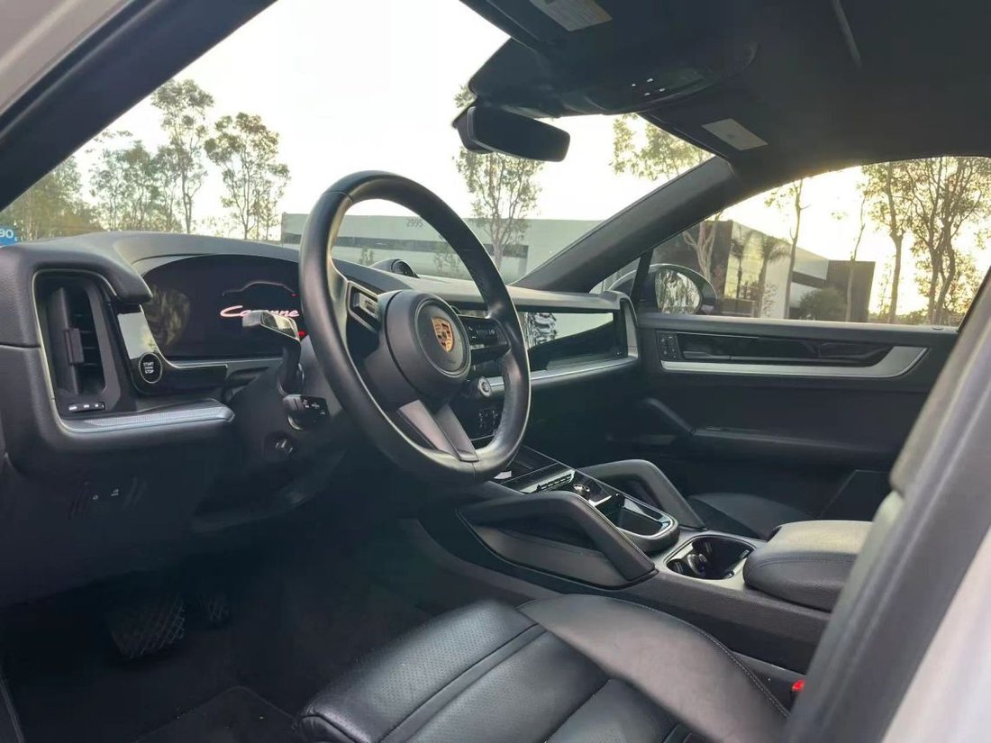 Suv in Costa Mesa, CA, United States 3 - 19093041