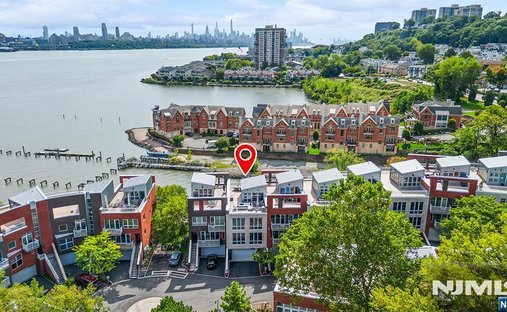 Townhouse in Edgewater, New Jersey, United States 1