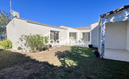 Haus in Bourg, Lagord, Frankreich 1