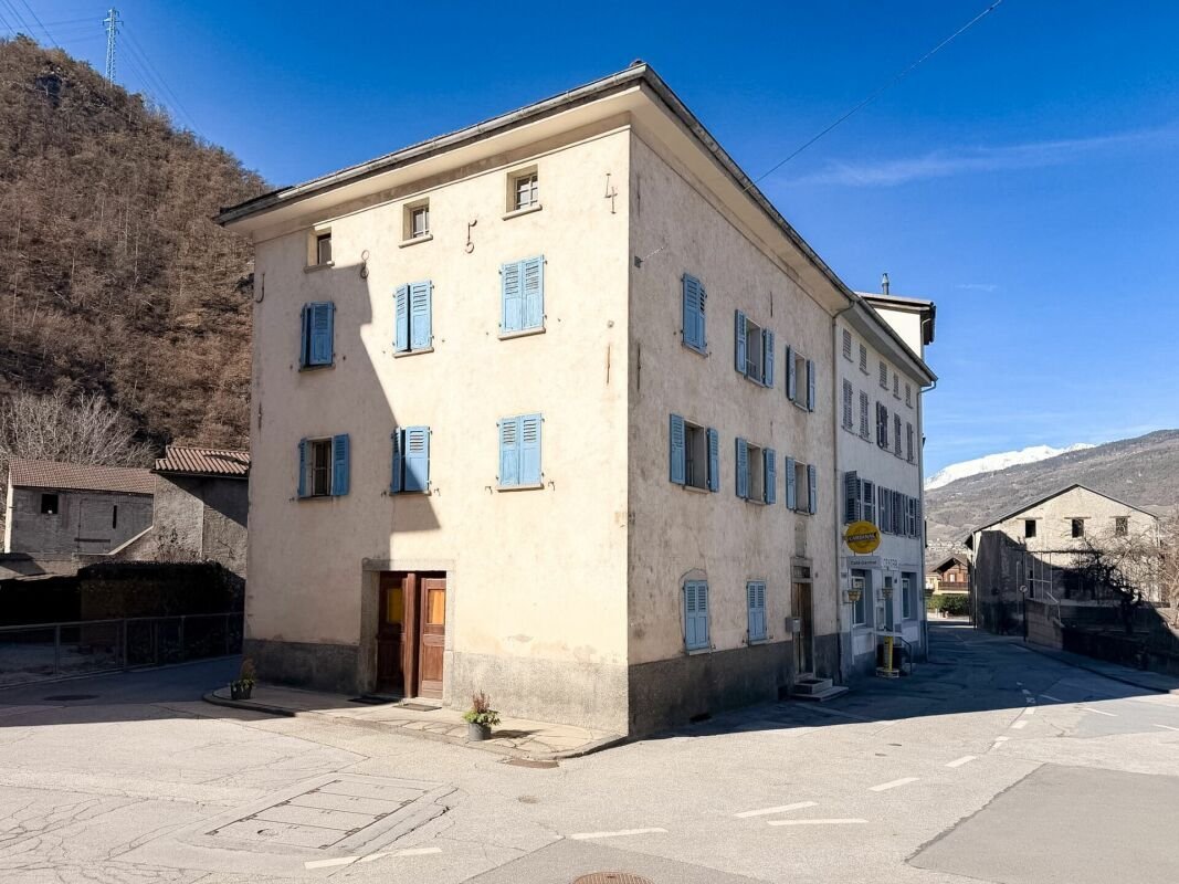 Chippis, Valais/Wallis, Switzerland 1 - 19094055