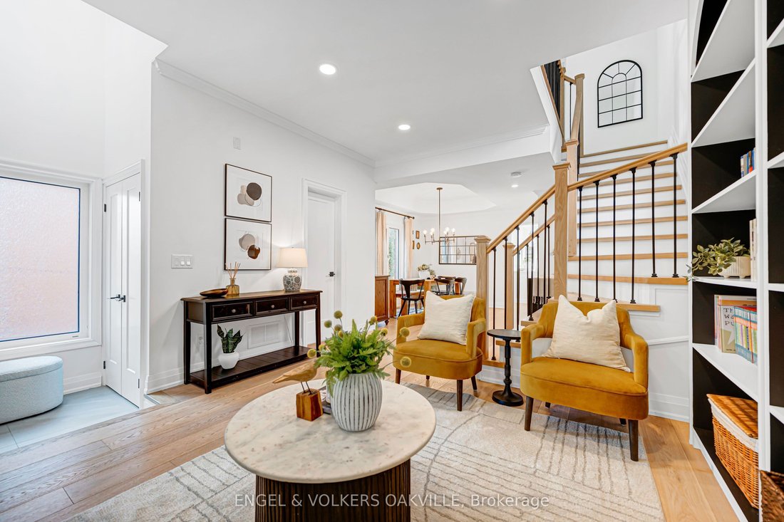 House in Oakville, Ontario, Canada 2 - 19097689