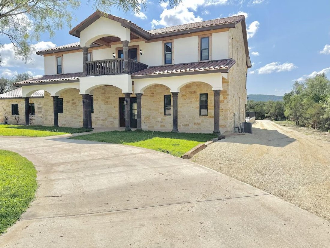 House in Concan, Texas, United States 3 - 19094759