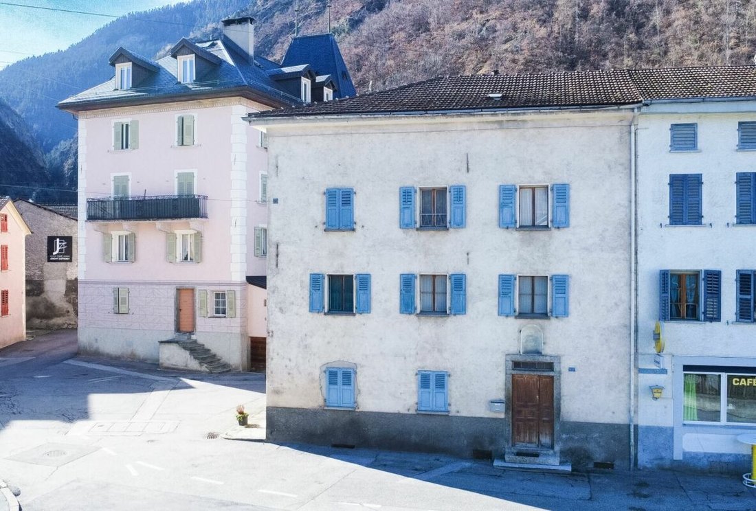 Chippis, Valais/Wallis, Switzerland 2 - 19094055