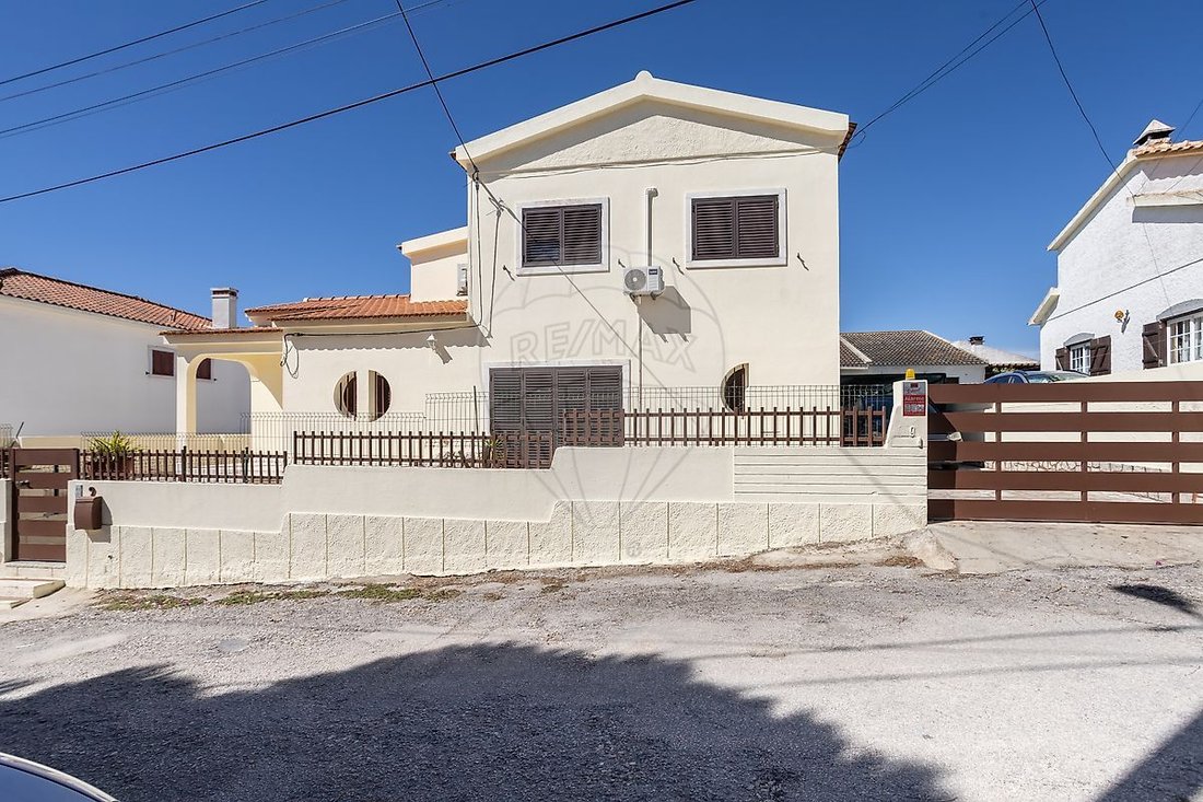 Villa in Charneca de Caparica und Sobreda, Setúbal Municipality, Portugal 3 - 19095855