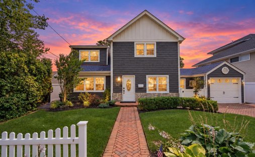 House in Massapequa, New York, United States 1