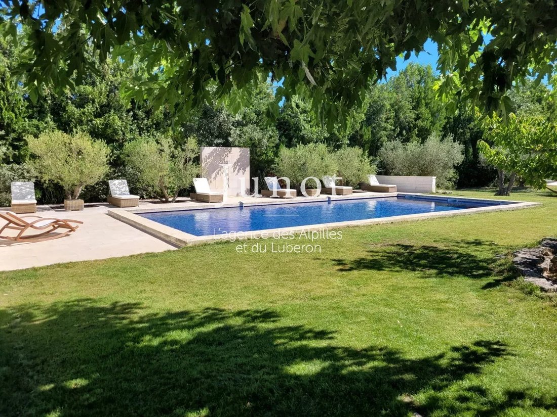Casa di campagna a Saint-Étienne-du-Grès, Provenza-Alpi-Costa Azzurra, Francia 2 - 19095492