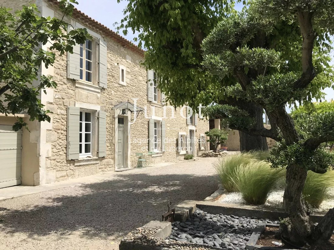 Casa di campagna a Saint-Étienne-du-Grès, Provenza-Alpi-Costa Azzurra, Francia 1 - 19095492