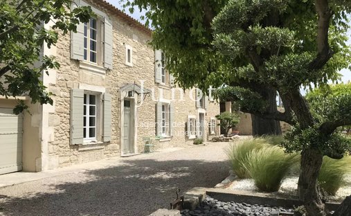 Casa di campagna a Saint-Étienne-du-Grès, Provenza-Alpi-Costa Azzurra, Francia 1