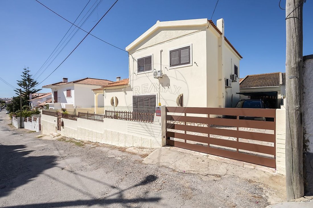 Villa in Charneca de Caparica und Sobreda, Setúbal Municipality, Portugal 1 - 19095855