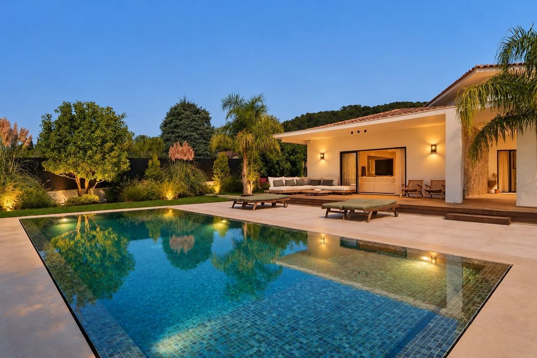 Villa in Mougins, Provence-Alpes-Côte d'Azur, France 2 - 19095379