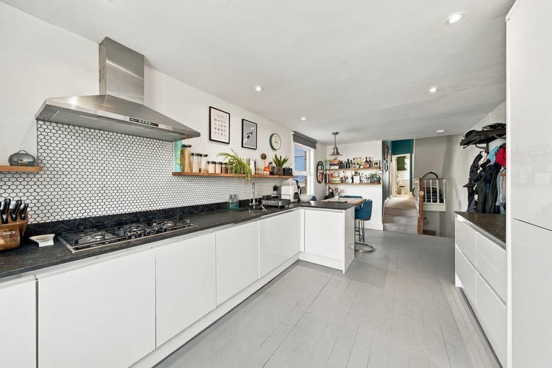 Apartment in Brondesbury, Brent, England 2 - 19094316