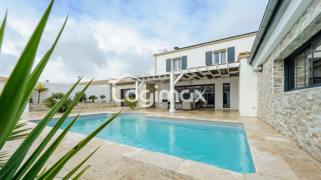 House in Puilboreau, Nouvelle-Aquitaine, France 1 - 19098012
