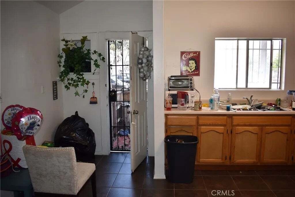 Los Angeles, California, United States 5 - 19097230