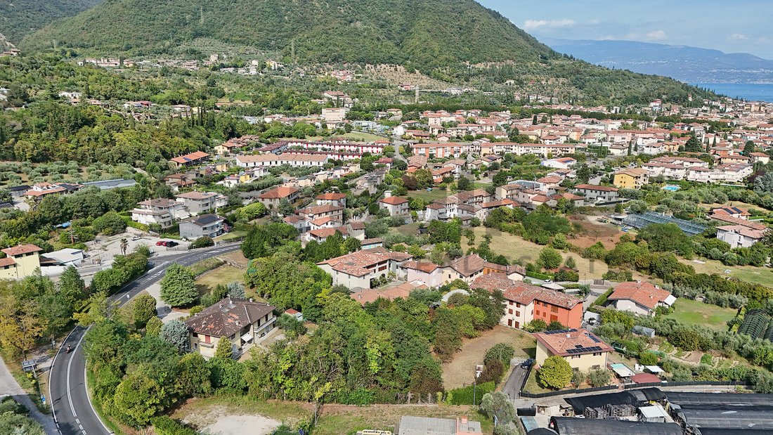 Terrain en Salò, Lombardie, Italie 1 - 19098192