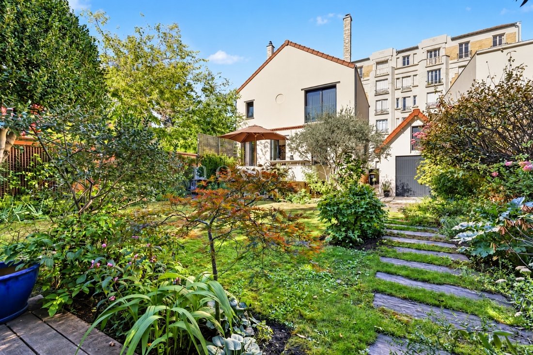 Maison à Centre-Voltaire, Asnières-sur-Seine, France 2 - 19095481