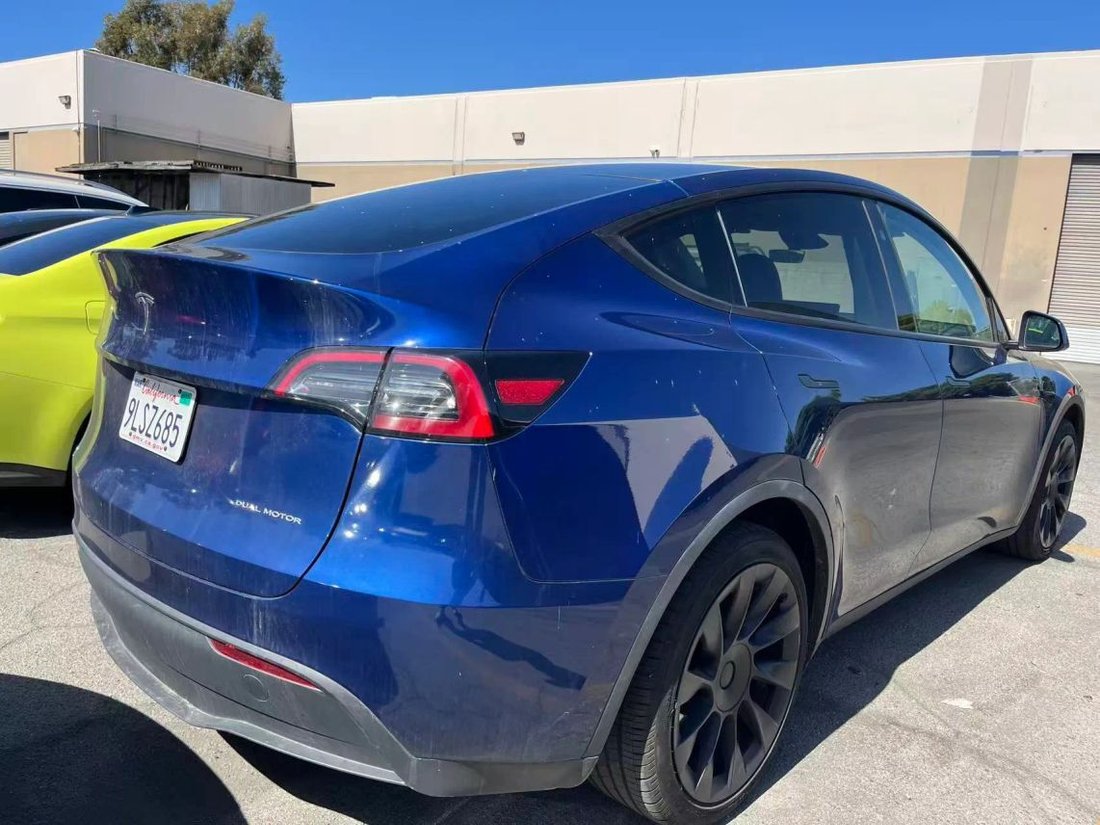 Suv in Costa Mesa, CA, United States 2 - 19098290