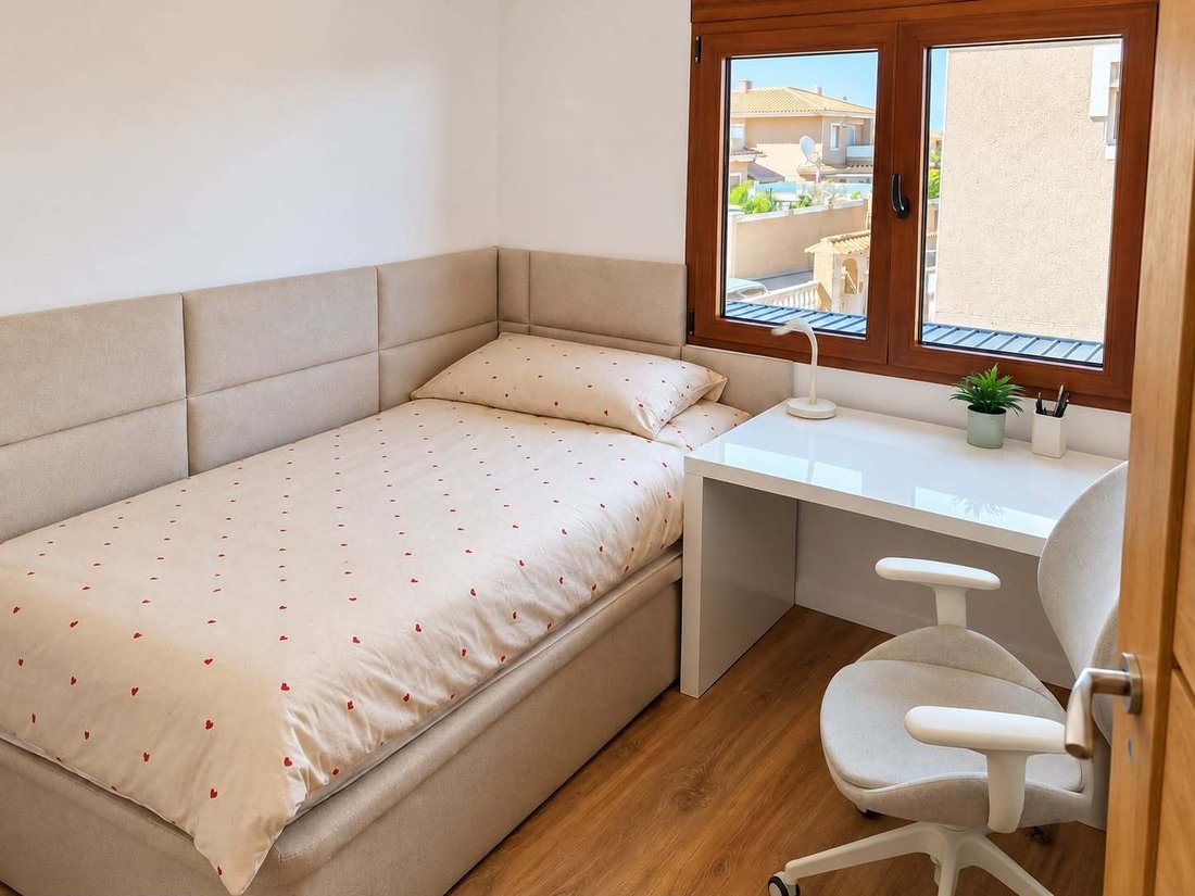 Apartment in Torrevieja, Valencian Community, Spain 5 - 19095007