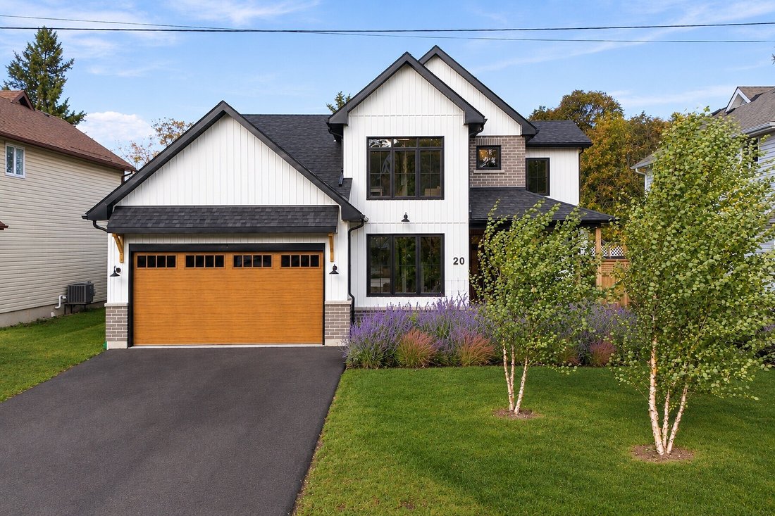 House in Picton, Ontario, Canada 1 - 19096131