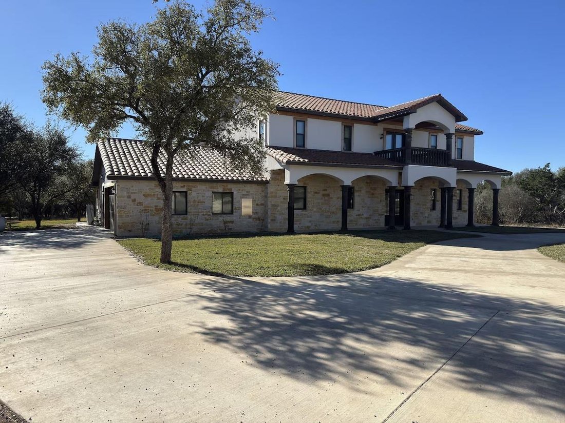 House in Concan, Texas, United States 5 - 19094759