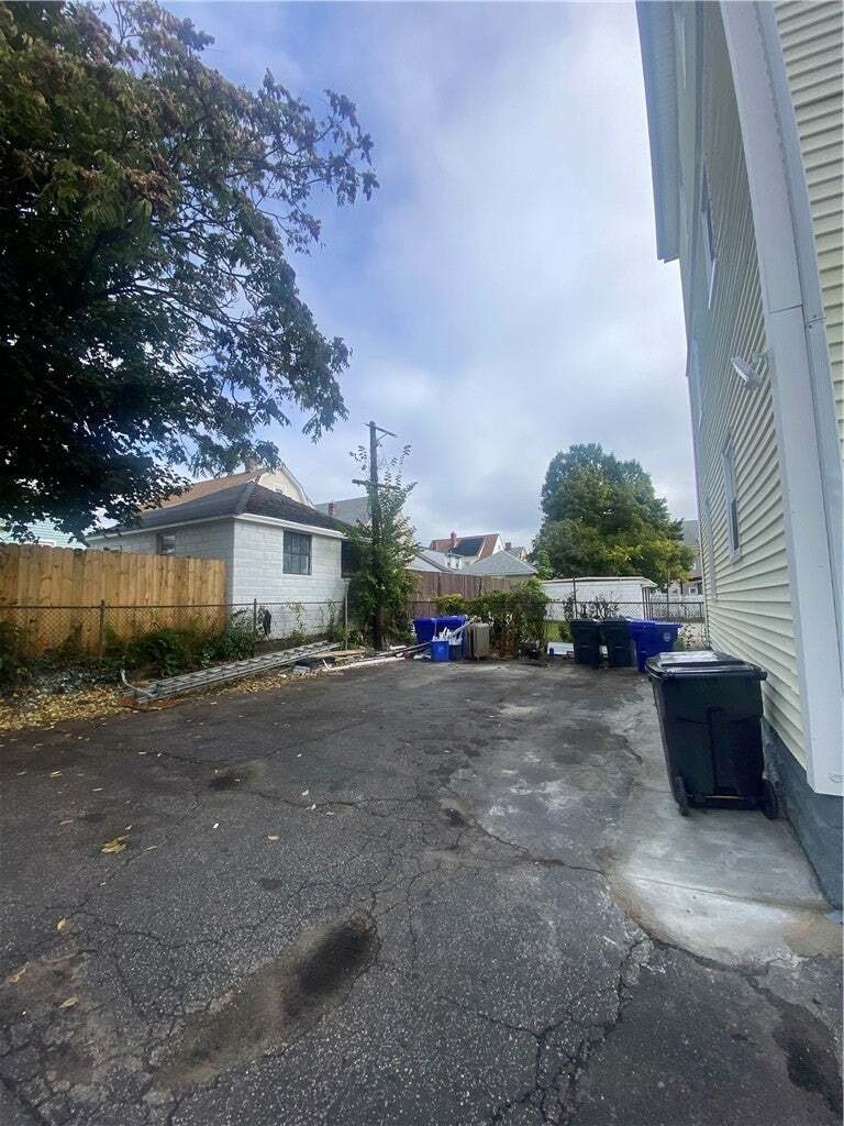 Cranston, Rhode Island, United States 4 - 19096484