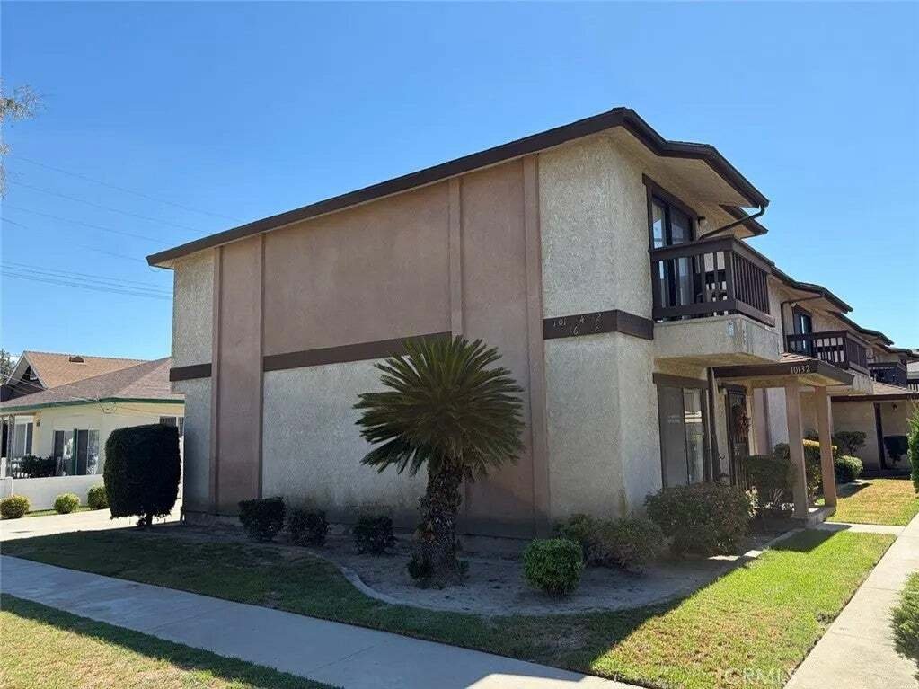 Condo in Bellflower, California, United States 1 - 19097182