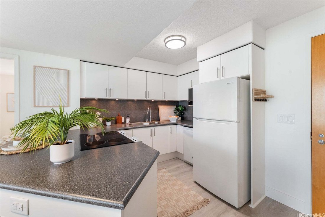 Condo in Honolulu, Hawaii, United States 2 - 18182772