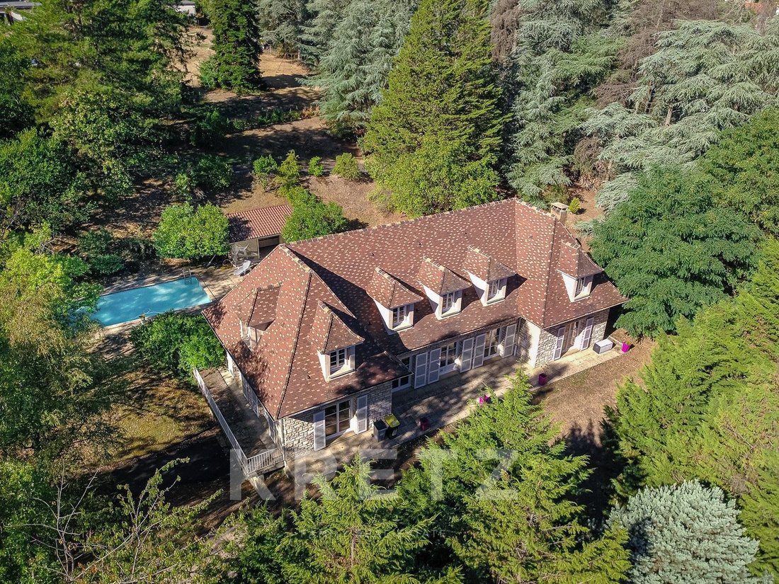 House in Saint-Genest-Lerpt, Auvergne-Rhône-Alpes, France 1 - 18809009