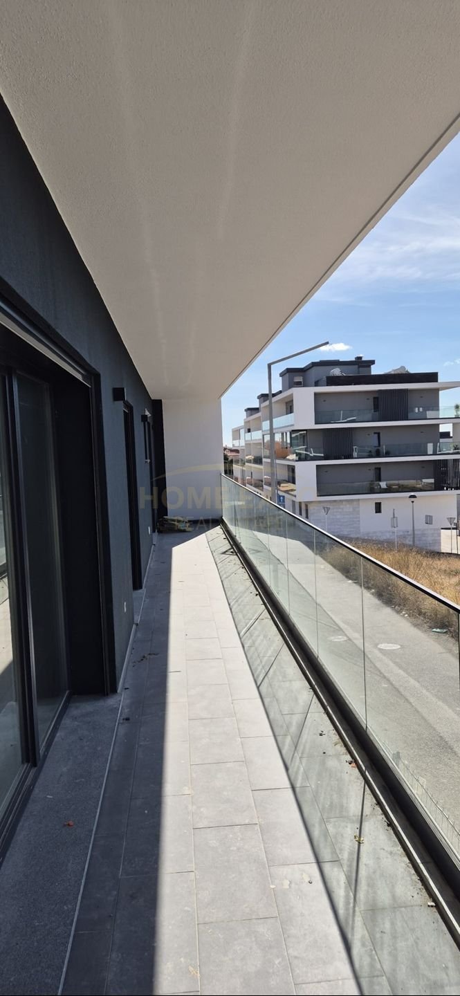Apartment in Santo António dos Cavaleiros, Lisbon, Portugal 2 - 19095291