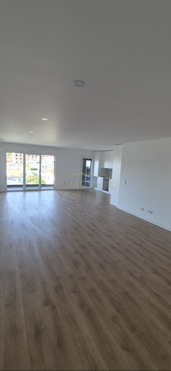 Apartment in Santo António dos Cavaleiros, Lisbon, Portugal 1 - 19095319