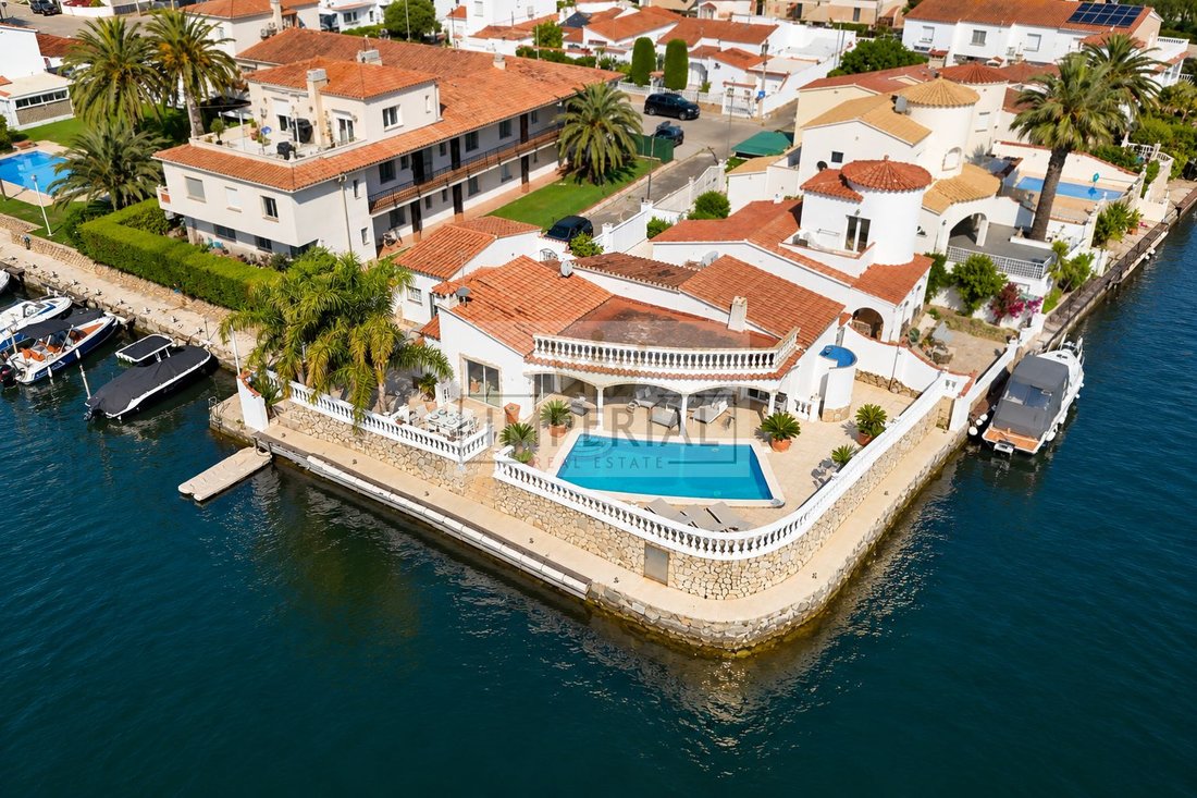 Villa in Empuriabrava, Catalonia, Spain 2 - 19097549