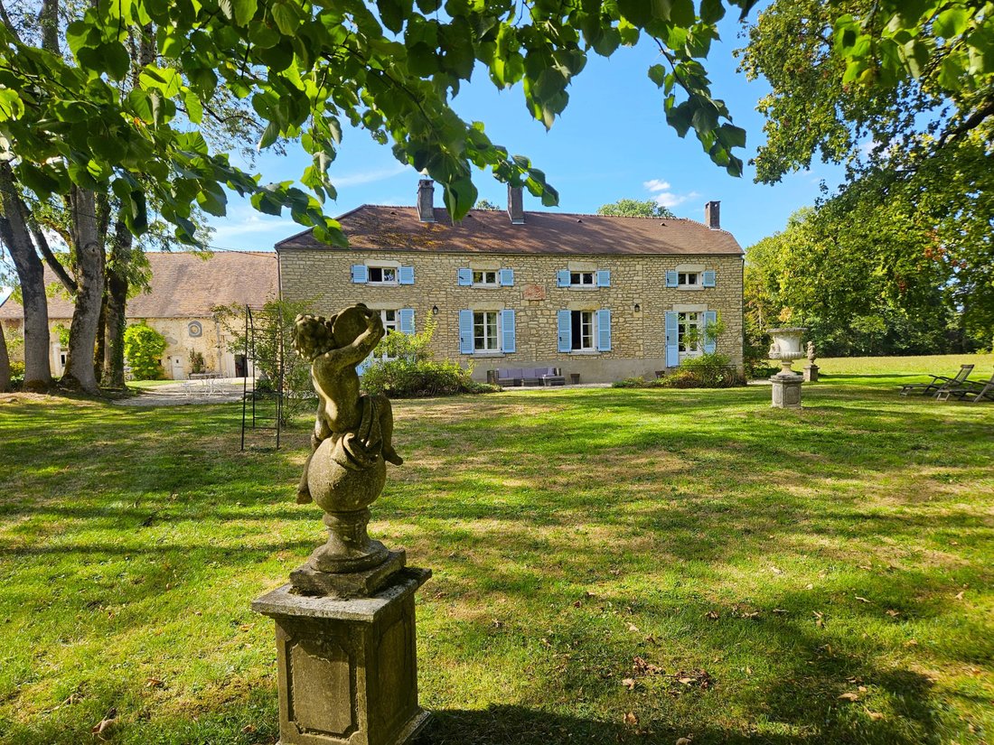 Anwesen in Fontaine-Française, Bourgogne-Franche-Comté, Frankreich 1 - 19095384